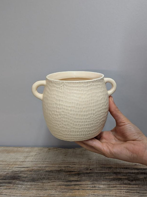 Portavaso in Ceramica con Manici e Motivo a Intreccio 9 cm